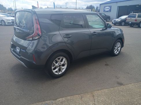 Used 2024 Kia Soul LX w/ Option Group 015 FWD image 7
