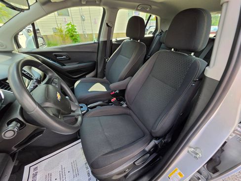 Used 2018 Chevrolet Trax LS AWD/4WD image 12