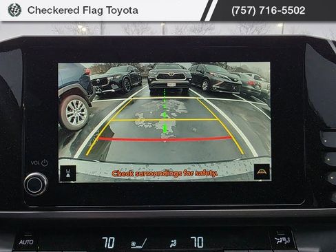 Used 2025 Toyota Camry SE w/ Convenience Package image 16