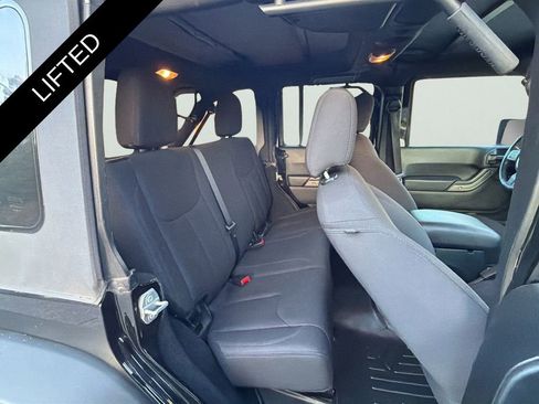 Used 2018 Jeep Wrangler Unlimited Sport S image 42