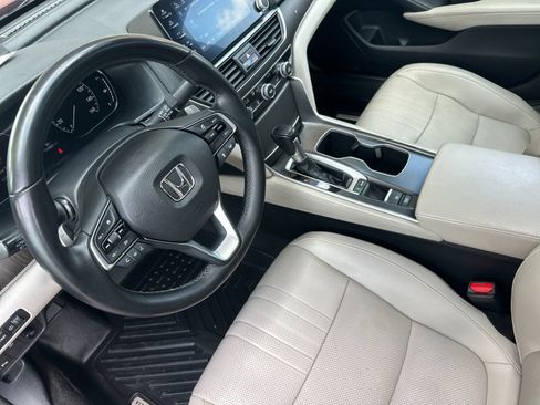 Used 2018 Honda Accord Touring image 10
