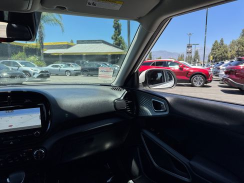 Used 2023 Kia Soul S FWD image 22