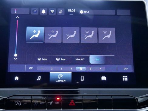 Used 2024 Jeep Compass Latitude image 40