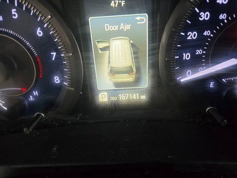 Used 2017 Toyota Sienna XLE image 3