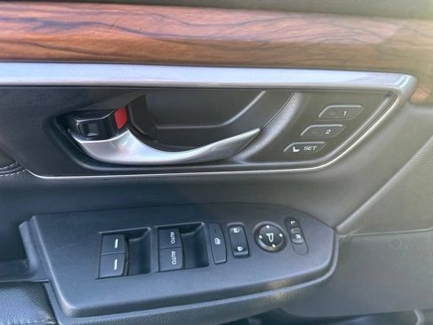 Used 2018 Honda CR-V Touring image 18