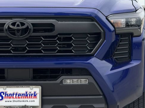 Used 2025 Toyota Tacoma TRD Sport RWD image 8