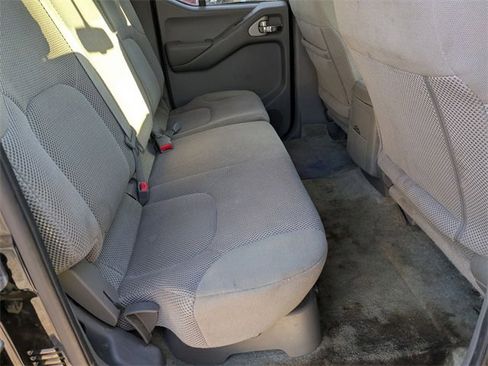 Used 2017 Nissan Frontier SV image 31