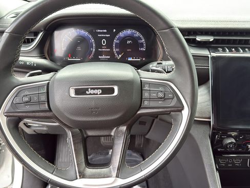 Used 2023 Jeep Grand Cherokee Limited AWD/4WD image 15