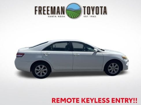 Used 2010 Toyota Camry LE image 3