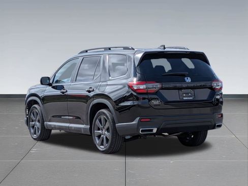 Used 2025 Honda Pilot Sport image 3