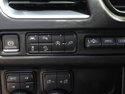 Used 2021 Chevrolet Suburban High Country AWD/4WD image 25