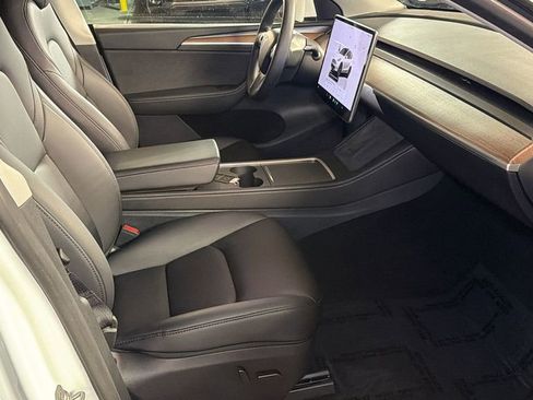 Used 2025 Tesla Model Y Long Range RWD image 9
