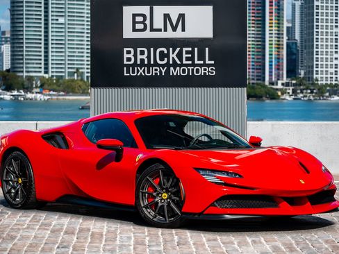 Used 2022 Ferrari SF90 Spider image 2