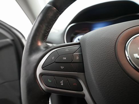 Used 2020 Jeep Cherokee Limited image 18