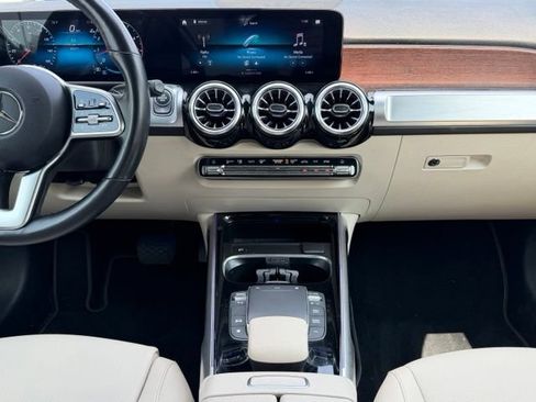 Used 2022 Mercedes-Benz GLB 250 4MATIC image 11