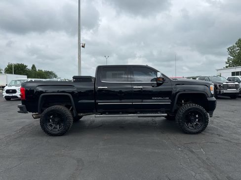 Used 2016 GMC Sierra 2500 Denali w/ Duramax Plus Package AWD/4WD image 6