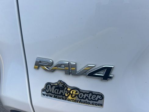 Used 2021 Toyota RAV4 XLE image 12