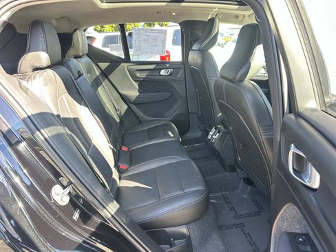 Certified 2025 Volvo XC40 B5 Plus w/ Protection Package Premier image 24