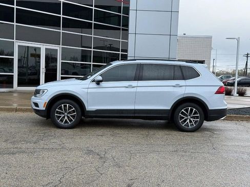 Used 2019 Volkswagen Tiguan SE w/ Panoramic Sunroof Package image 6