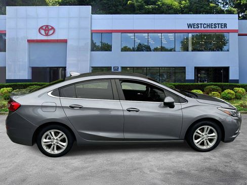 Used 2018 Chevrolet Cruze LT w/ Convenience Package FWD image 8