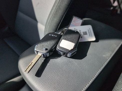 Used 2025 Kia Soul LX w/ LX Technology Package FWD image 26