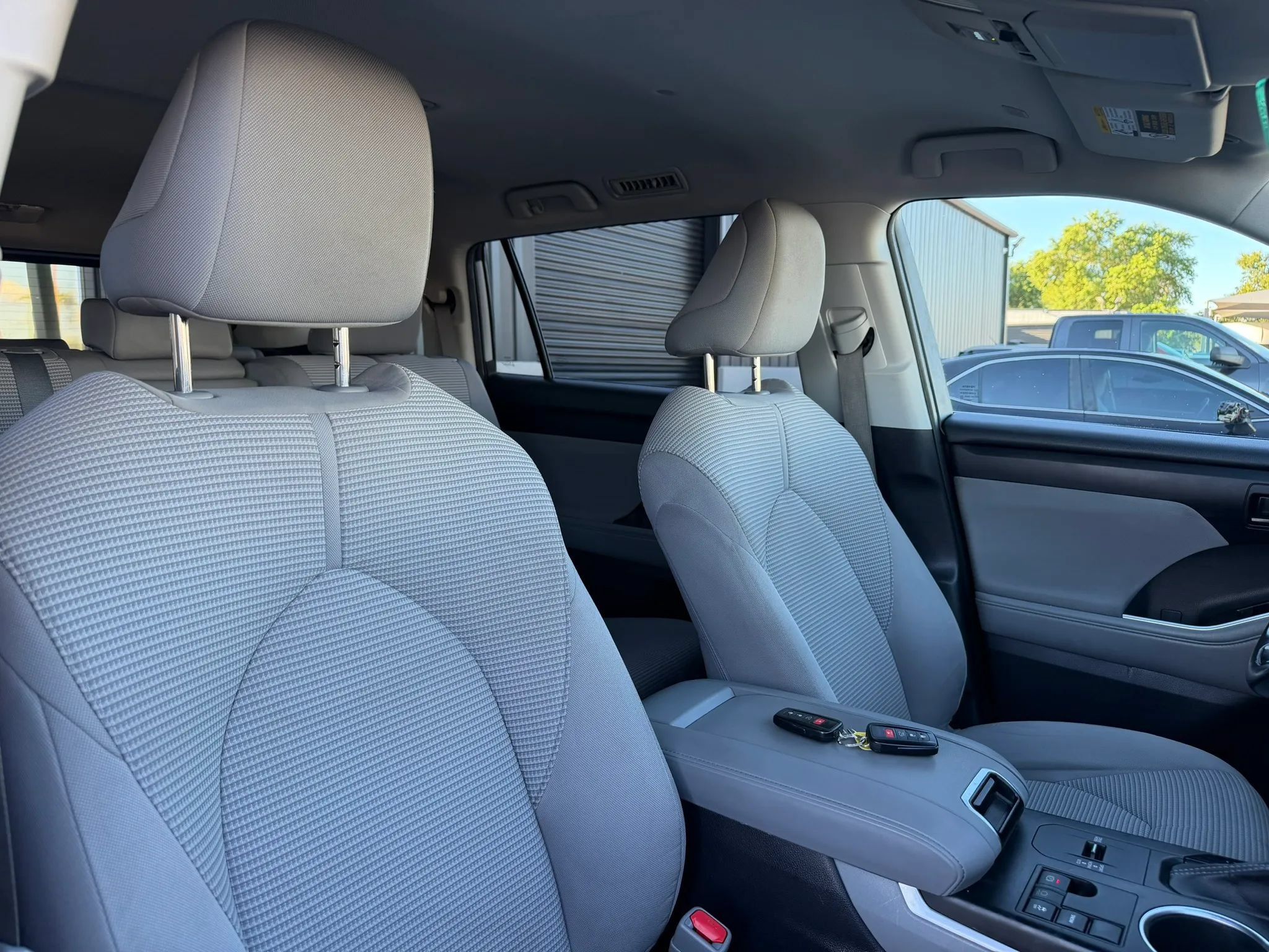 Used 2023 Toyota Highlander LE FWD image 35