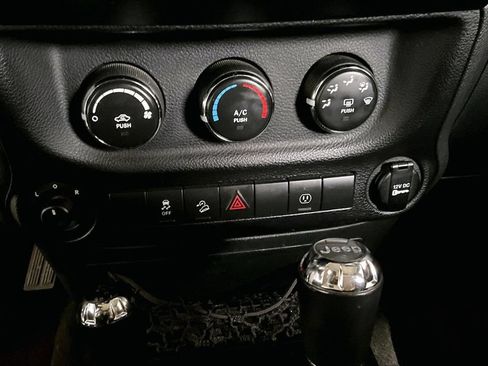 Used 2014 Jeep Wrangler Unlimited Sahara AWD/4WD image 14