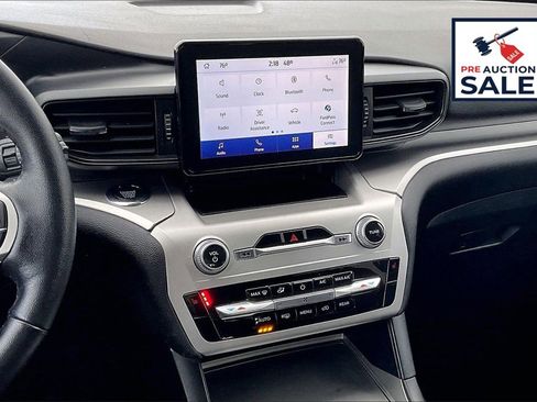 Used 2022 Ford Explorer XLT image 6