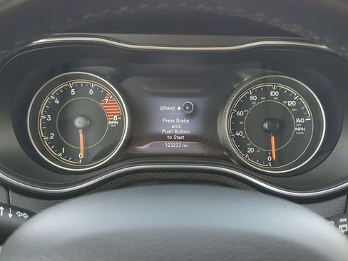 Used 2020 Jeep Cherokee Trailhawk w/ Comfort/Convenience Group AWD/4WD image 16