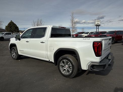 New 2026 GMC Sierra 1500 SLT w/ SLT Convenience Package image 5
