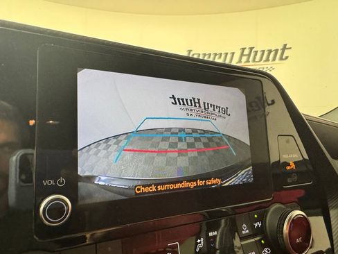 Used 2023 Toyota Highlander XSE FWD image 17