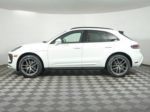 Certified 2023 Porsche Macan AWD/4WD image 2