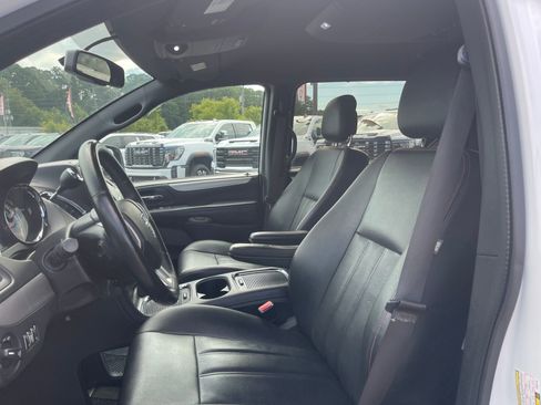 Used 2017 Dodge Grand Caravan GT image 13