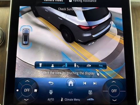 Used 2025 Mercedes-Benz GLC 350e 4MATIC w/ Driver Assistance Package image 22