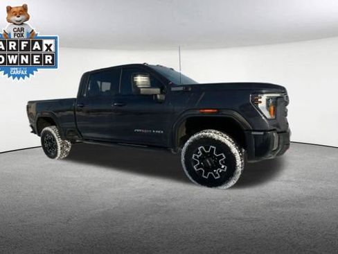 Used 2024 GMC Sierra 2500 AT4X image 2