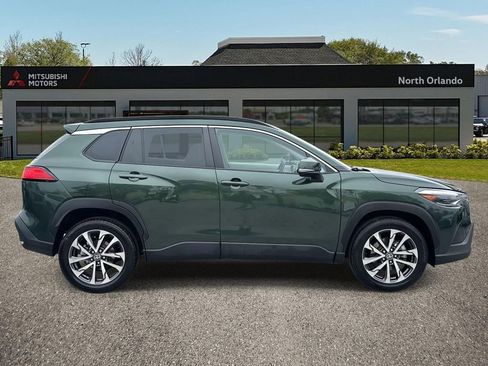 Used 2023 Toyota Corolla Cross XLE image 3