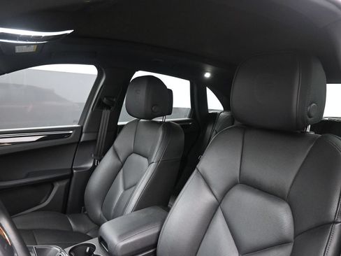 Certified 2022 Porsche Macan AWD/4WD image 5