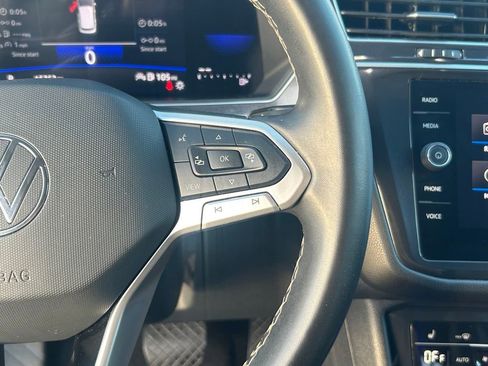 Used 2024 Volkswagen Tiguan SE image 31