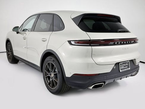 Certified 2025 Porsche Cayenne AWD/4WD image 3