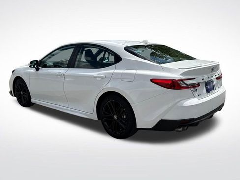 Used 2025 Toyota Camry SE FWD image 3