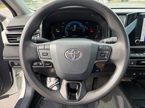 Used 2025 Toyota Camry LE FWD image 12