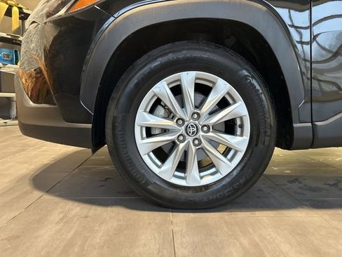 Used 2024 Toyota Corolla Cross LE image 40