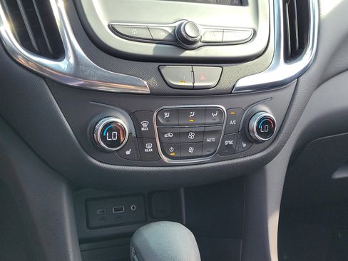 Used 2023 Chevrolet Equinox LT image 27