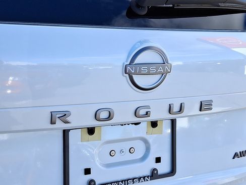 Certified 2025 Nissan Rogue SV image 31