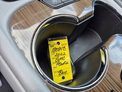 Used 2022 GMC Acadia SLE w/ Driver Convenience Package image 26