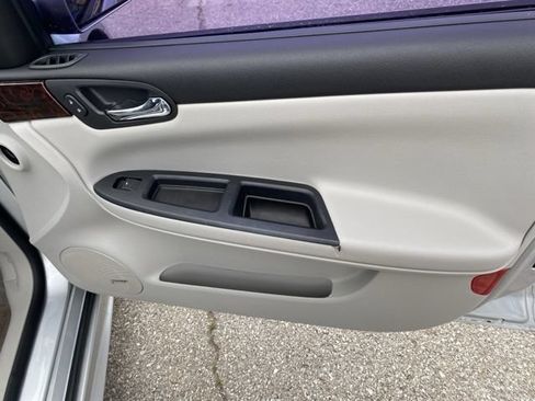 Used 2012 Chevrolet Impala LTZ FWD image 29