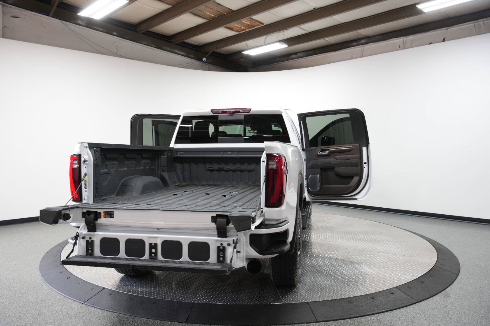 Certified 2024 GMC Sierra 2500 Denali w/ Denali Reserve Package AWD/4WD image 17