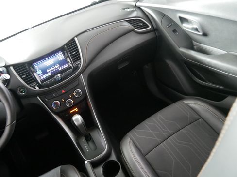 Certified 2019 Chevrolet Trax LT w/ Driver Confidence Package AWD/4WD image 11
