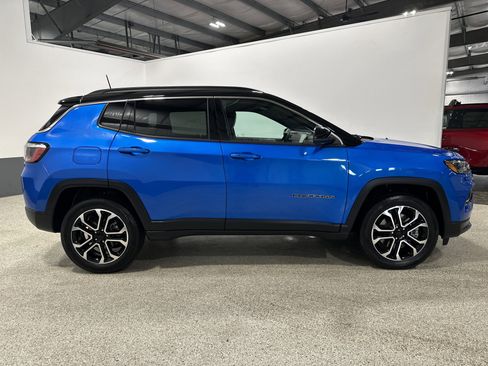 Used 2024 Jeep Compass Limited AWD/4WD image 2