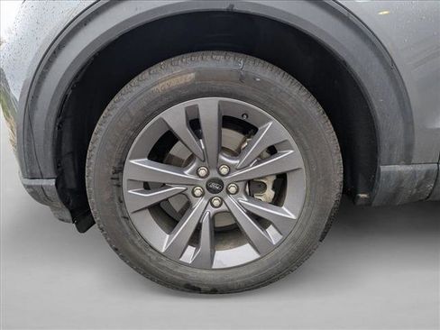 Used 2023 Ford Explorer XLT w/ Equipment Group 202A AWD/4WD image 18